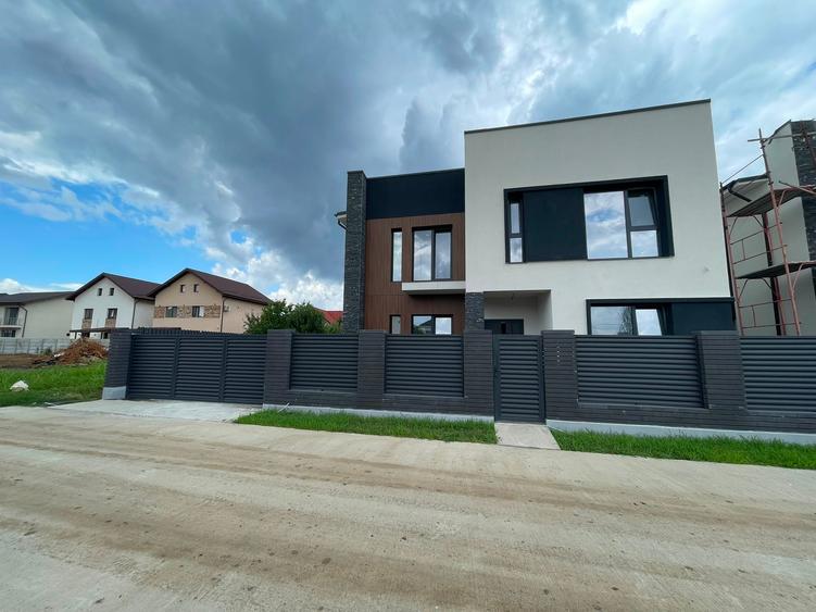 Casă individuală cu 5 camere cu Canalizare în Central