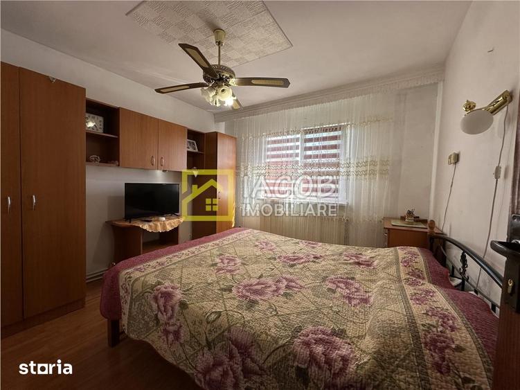 Apartament cu 3 camere decomandat în Republicii