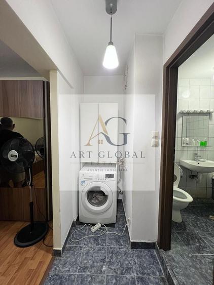 Apartament cu 3 camere semidecomandat, mobilat în Titan