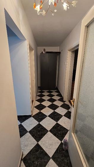 Apartament cu 3 camere semidecomandat în Sud-Vest