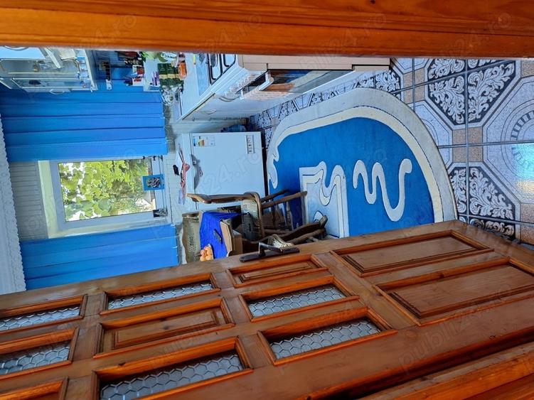 Apartament cu 3 camere decomandat în Roznov