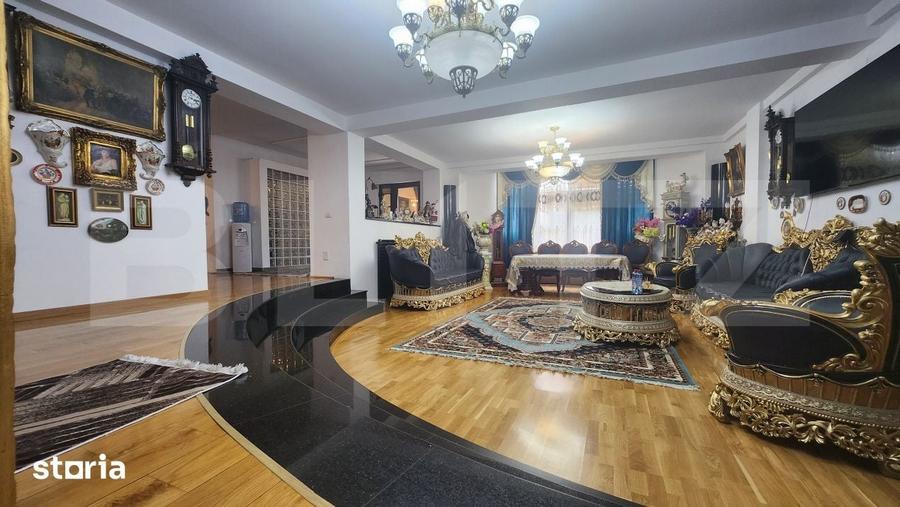 Casă cu 7 camere cu Teren 292 Mp în Central