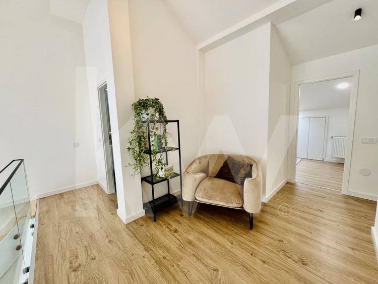 Apartament cu 4 camere decomandat în Cristian