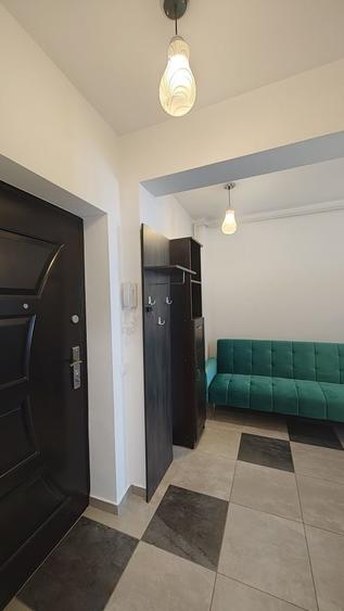 Garsonieră decomandată în Roșu