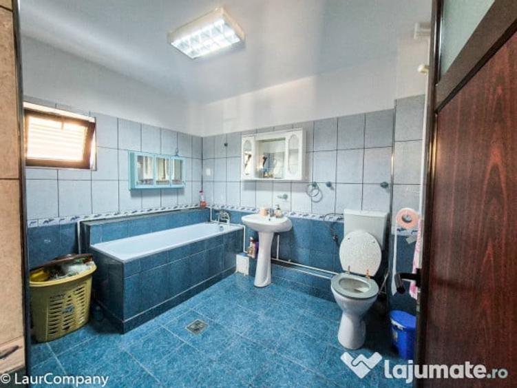Casă cu 9 camere cu Teren 585 Mp în Prundu