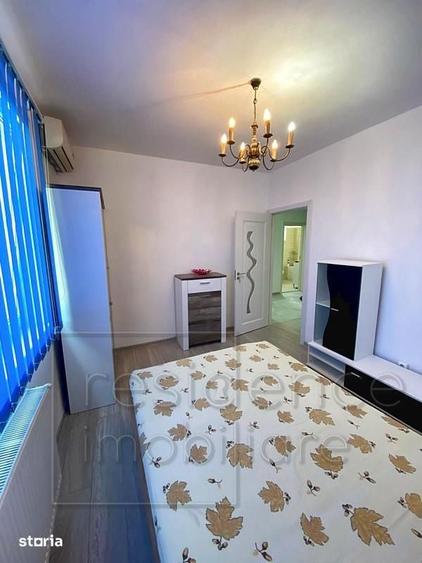 Apartament cu 3 camere semidecomandat în Dâmbul Rotund