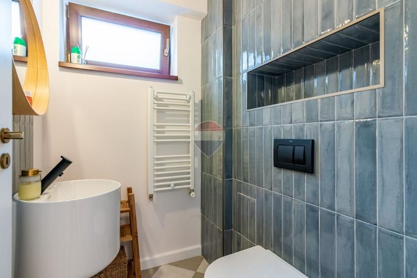 Casă individuală cu 7 camere cu Teren 169 Mp în Vatra Luminoasă