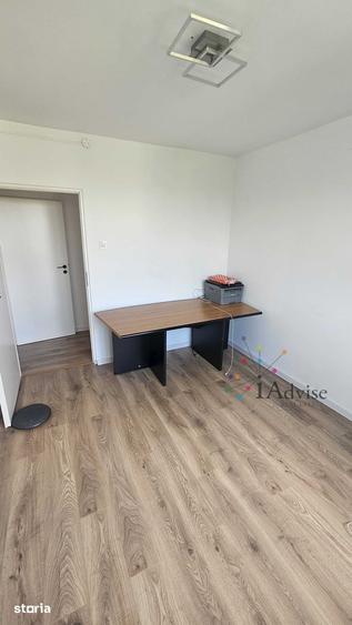 Apartament cu 4 camere semidecomandat în Astra