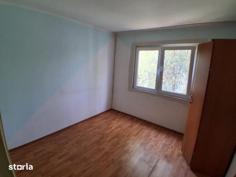 Apartament cu 3 camere decomandat în Sud