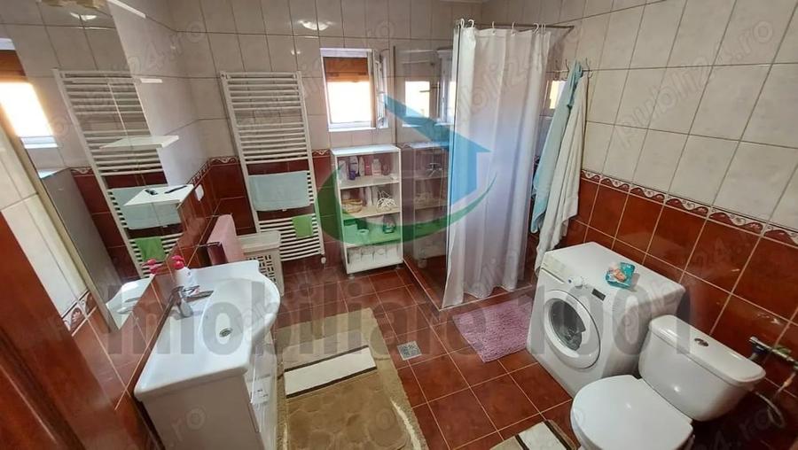 Casă cu 6 camere cu Teren 1061 Mp în Săcălășeni