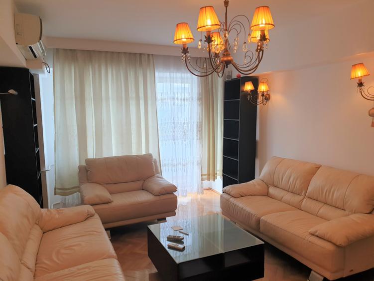 Apartament cu 3 camere semidecomandat, mobilat în Banu Manta