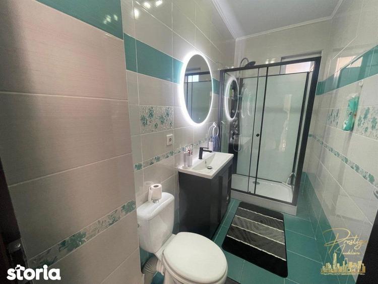 Casă cu 5 camere decomandat cu Piscina în Sântandrei