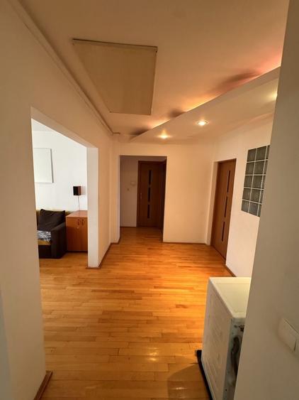 Apartament cu 4 camere decomandat în Tudor