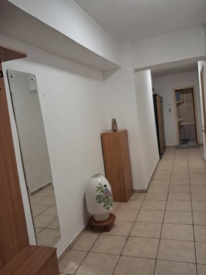 Apartament cu 3 camere decomandat în Titulescu