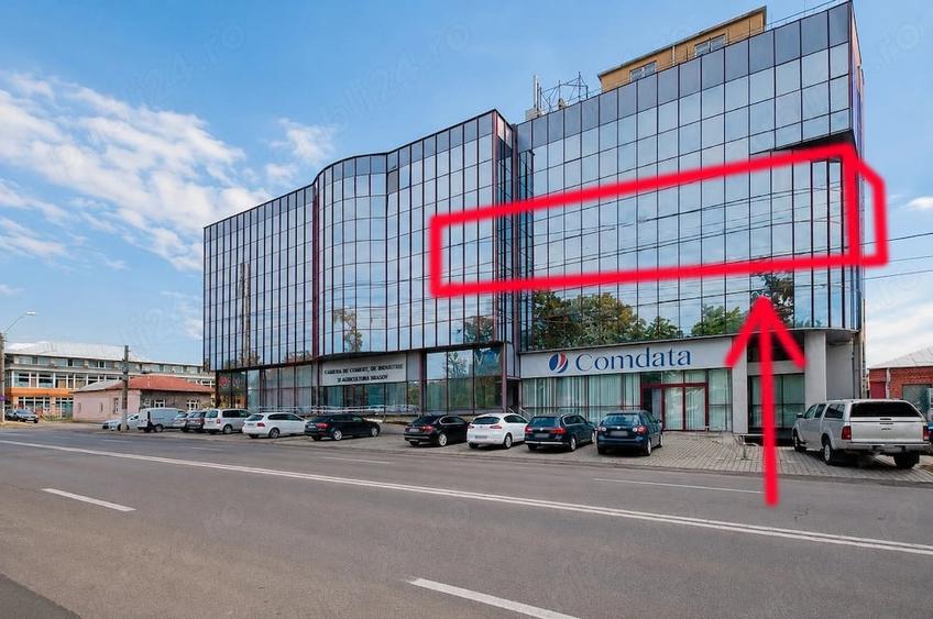 Spațiu comercial, de 300 mp, în Central