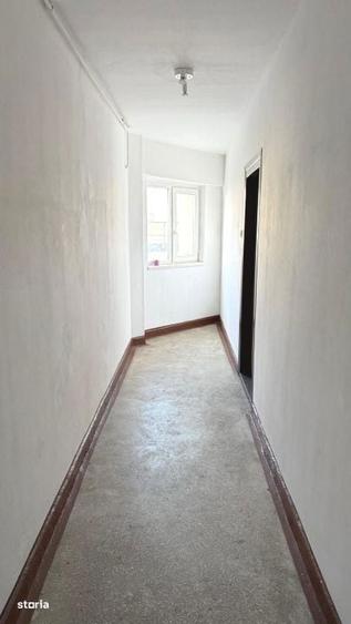 Apartament cu 3 camere semidecomandat în Grivița