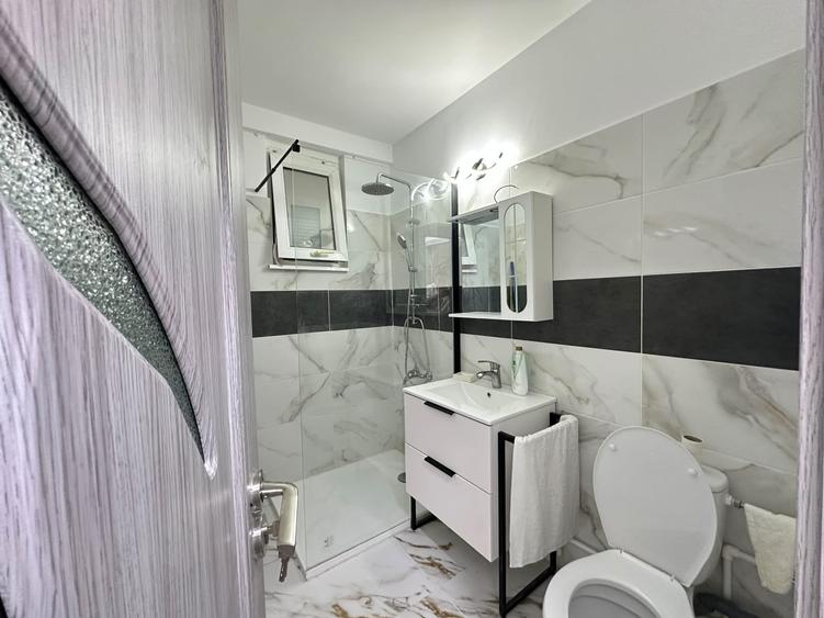 Apartament cu 3 camere semidecomandat în Țiglina 3