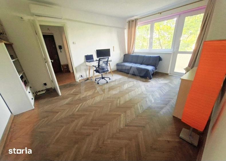Apartament cu 3 camere semidecomandat în Drumul Taberei