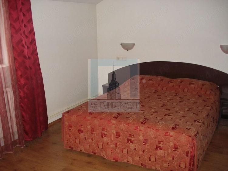 Casă individuală cu 10 camere cu Canalizare în Județean