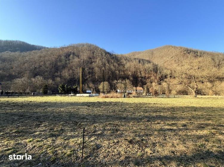 Teren de 1100 mp, în Gilău