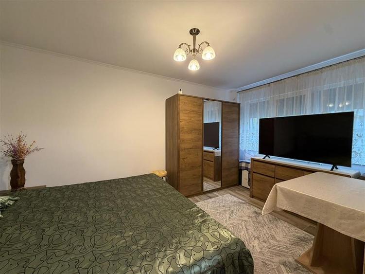 Apartament cu 2 camere semidecomandat în Podu Roș