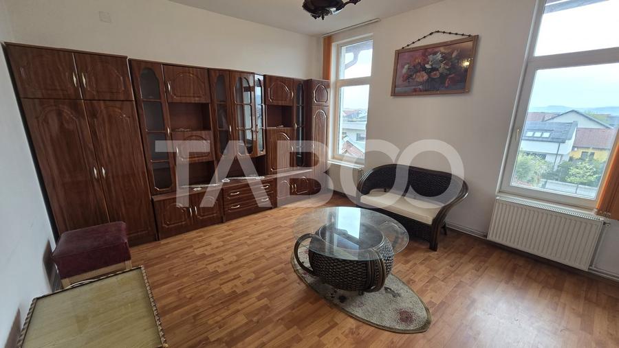 Apartament cu 4 camere decomandat, mobilat în Calea Dumbrăvii