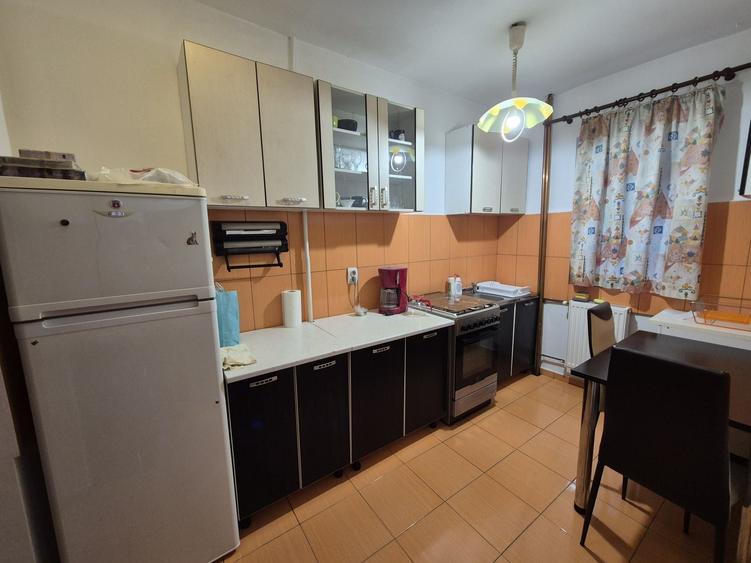 Apartament cu 3 camere semidecomandat în Șagului