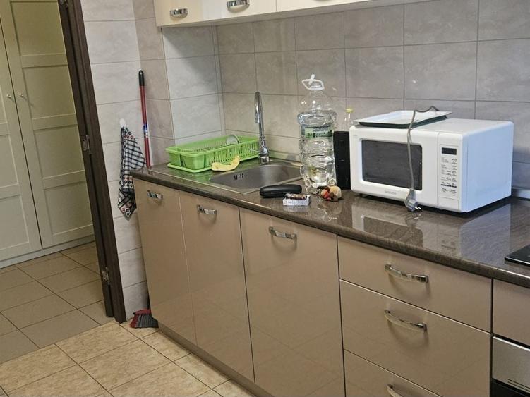 Apartament cu 3 camere decomandat, mobilat în Drumul Taberei