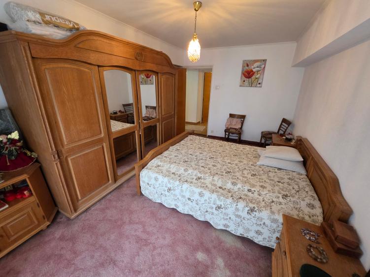 Apartament cu 4 camere decomandat în Știrbei Vodă