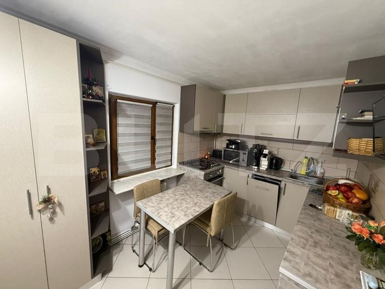 Apartament cu 4 camere semidecomandat, mobilat în Nicolina