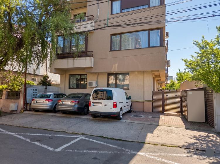 Apartament cu 3 camere, mobilat în Bucureștii Noi