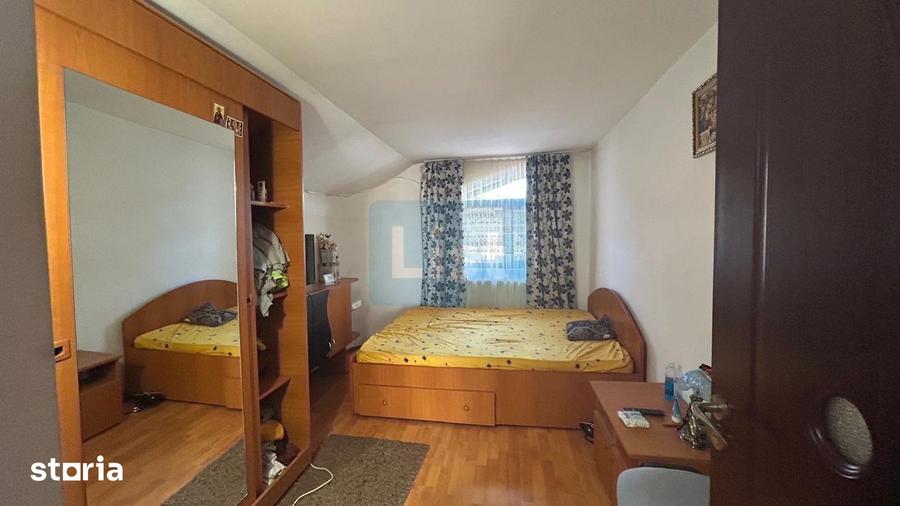 Casă cu 8 camere cu Teren 5000 Mp în Bengești