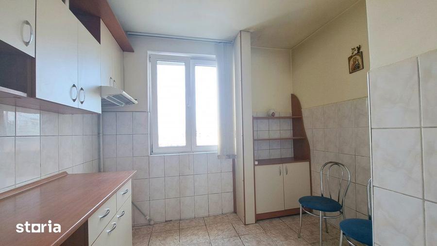 Apartament cu 3 camere semidecomandat în Grivița