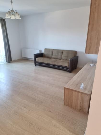 Apartament cu 2 camere decomandat, mobilat în Sud