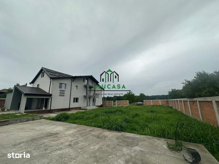 Casă cu 8 camere cu Teren 2000 Mp în Băbeni