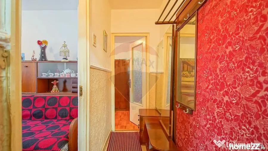 Apartament cu 3 camere semidecomandat în Griviței