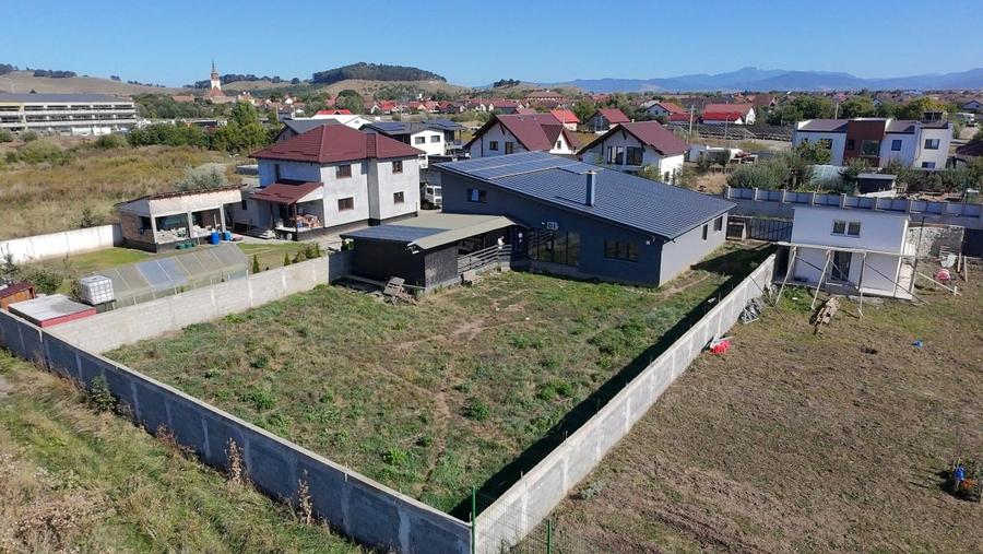Casă individuală cu 5 camere cu Canalizare în Sânpetru