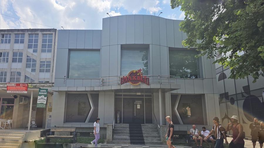 Spațiu comercial, de 400 mp, în Sârbi