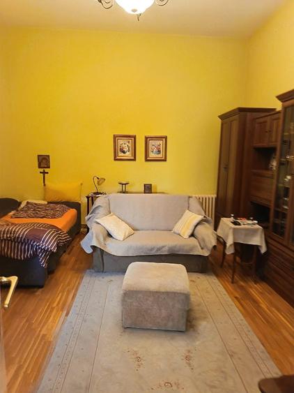 Casă cu 5 camere cu Teren 553 Mp în Bălcescu