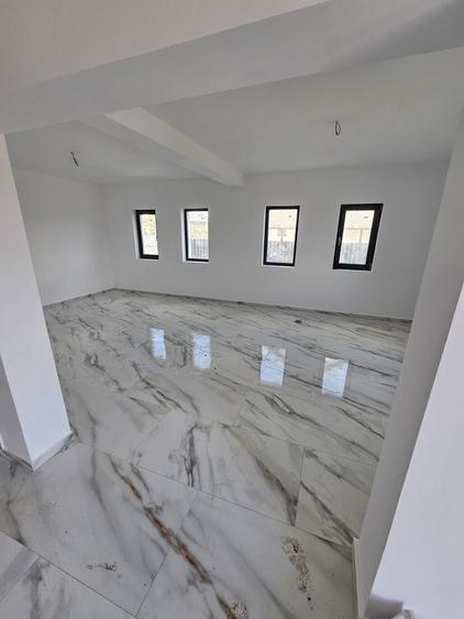 Casă cu 4 camere în Letea Veche