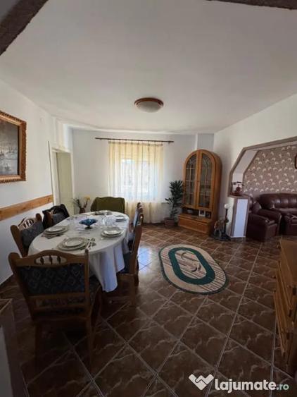 Casă cu 5 camere cu Teren 1600 Mp în Săcălășeni