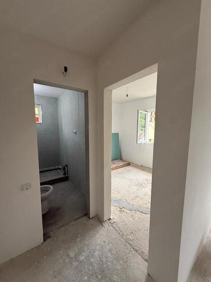 Apartament cu 3 camere semidecomandat în Cavnic