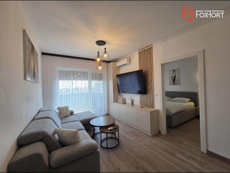 Apartament cu 2 camere semidecomandat, mobilat în Intim