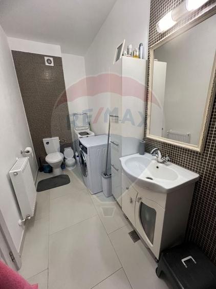 Apartament cu 3 camere decomandat, mobilat în Central