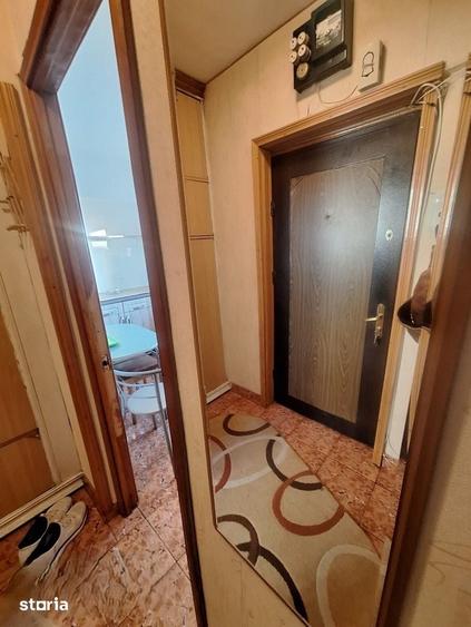 Apartament cu 2 camere semidecomandat în Podu Roș
