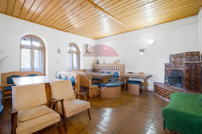 Casă individuală cu 6 camere cu Teren 5178 Mp în Vâlcele