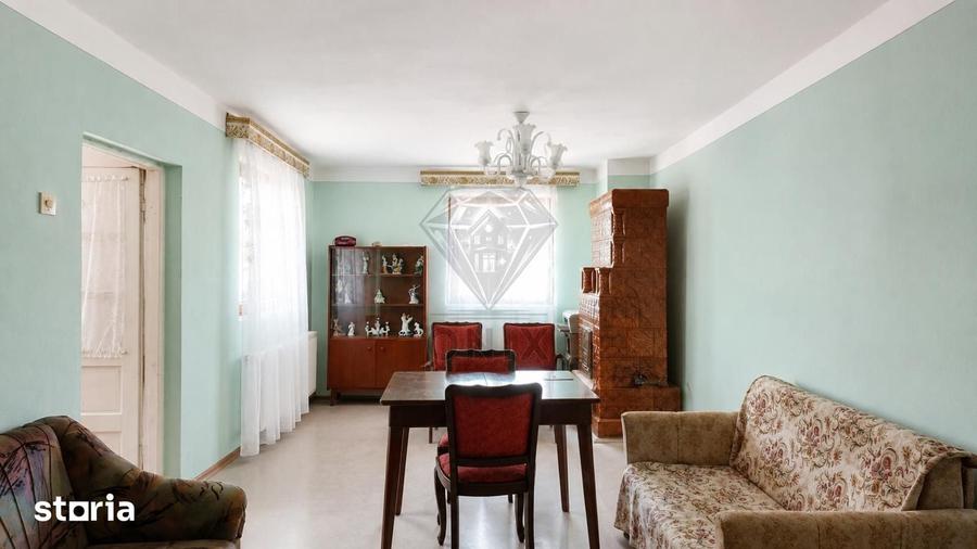 Casă cu 3 camere cu Teren 1300 Mp în Central