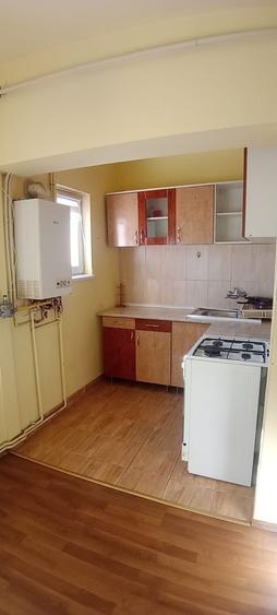 Apartament cu 3 camere semidecomandat în Micro 14