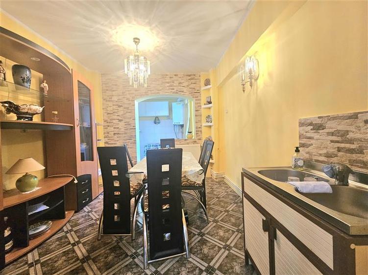Apartament cu 3 camere decomandat în Alexandru cel Bun