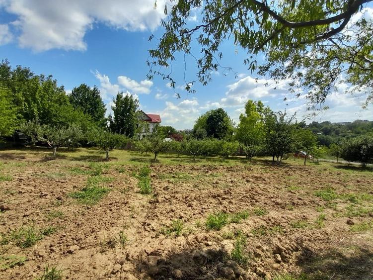 Casă cu 5 camere cu Teren 2040 Mp în Central